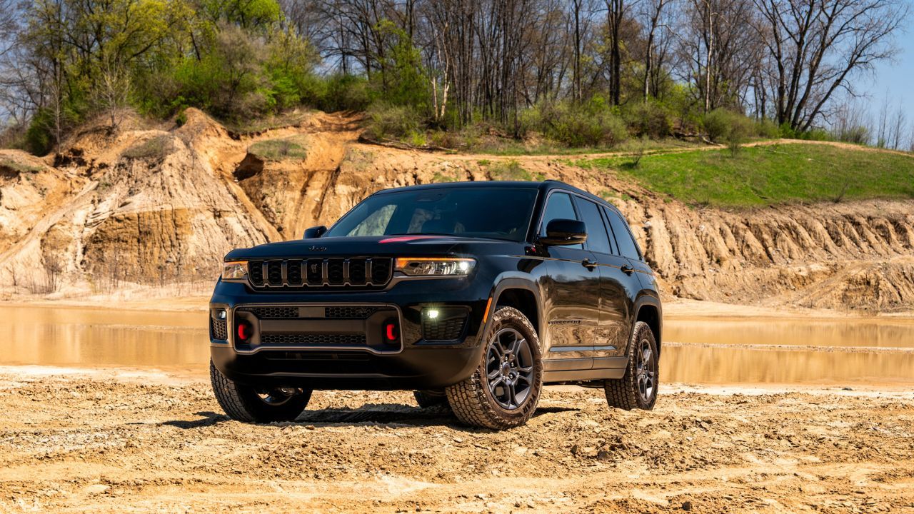 Grand cherokee 2027 trailhawk overland header1782393844451